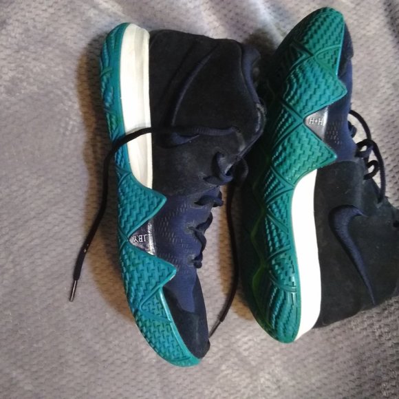 Kyrie Obsidian Sneakers from Nike. Men's size 9 - Picture 4 of 5